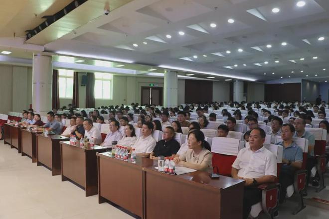 省科协党组书记尹洪斌到信阳调研并作科普专题报告(图2)