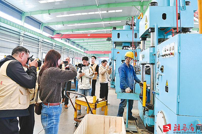 采撷发展瞬间 见证时代新貌(图8)