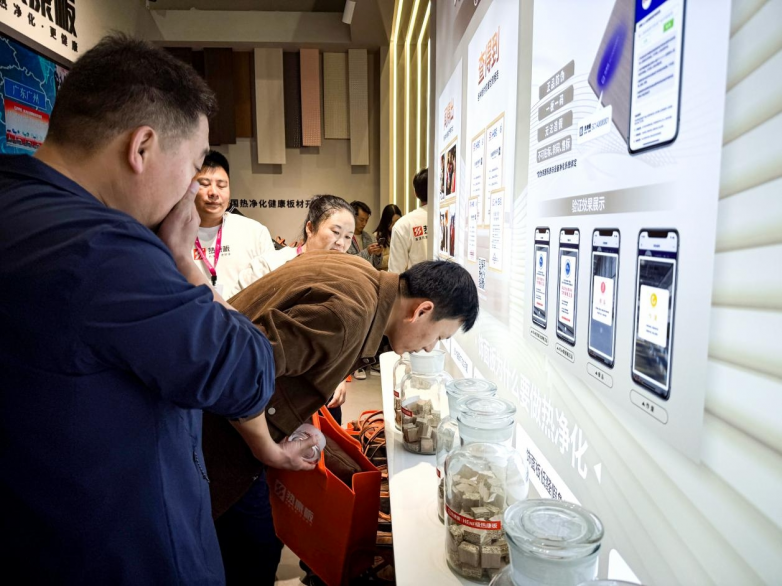 热康板2025广州设计周圆满收官硬核“高温热净化”科技获行业盛赞(图2)
