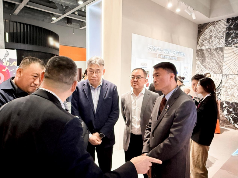 热康板2025广州设计周圆满收官硬核“高温热净化”科技获行业盛赞(图4)