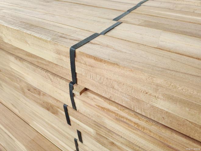 定制衣柜柜门板材怎么选？2025年环保新国标下的终极指南