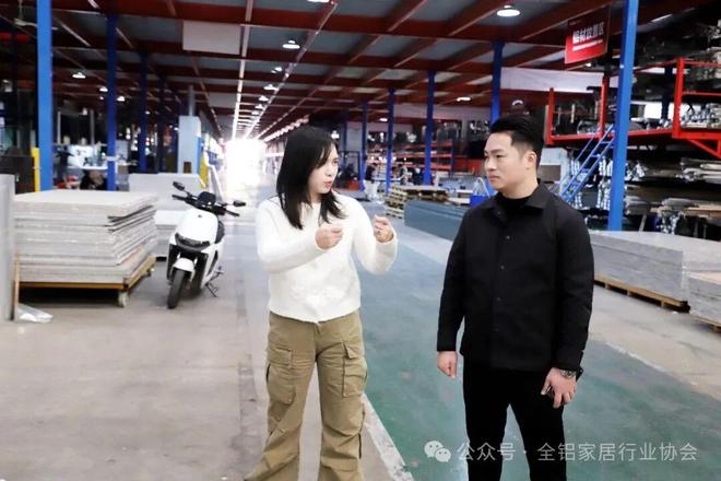 铝蜂窝板材！柜先生打通铝卷原料到颜色、蜂窝芯、复合等各个环节(图5)