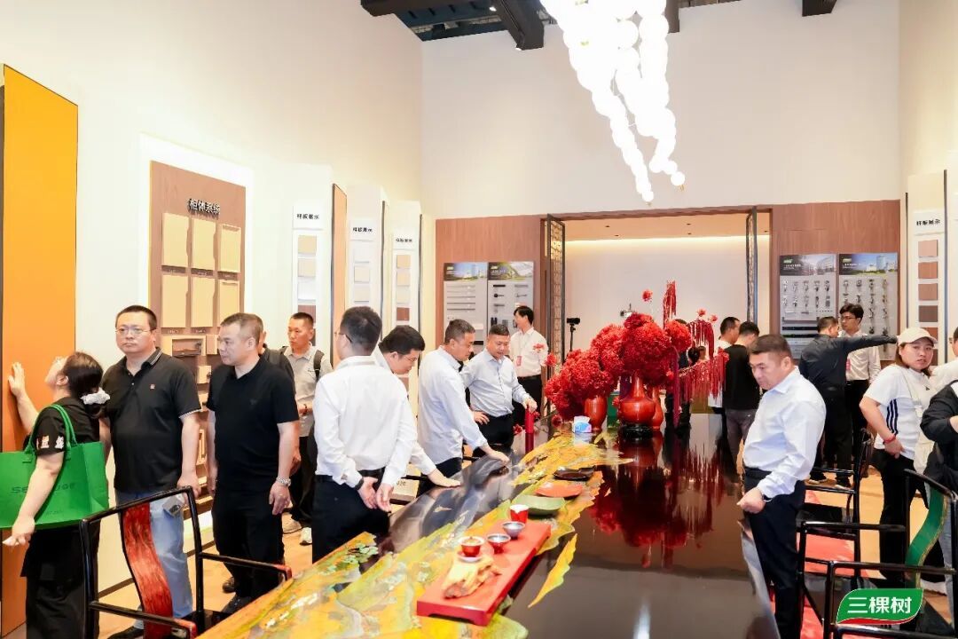 好漆好板好空间｜三棵树小森板引爆广州定制家居展(图2)