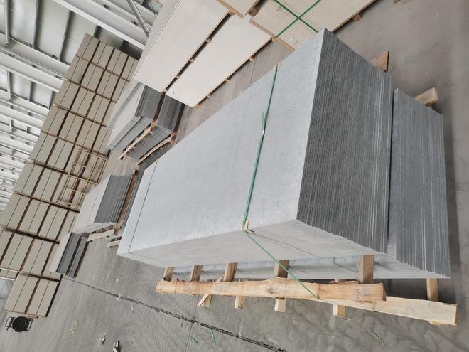 水泥压力板是一种环保且不易燃的建筑板材。(图4)